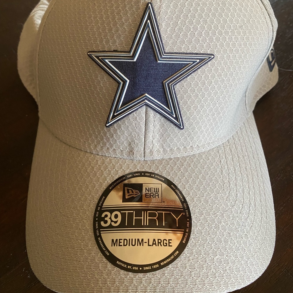 New with tags cowboys hat. NFL.